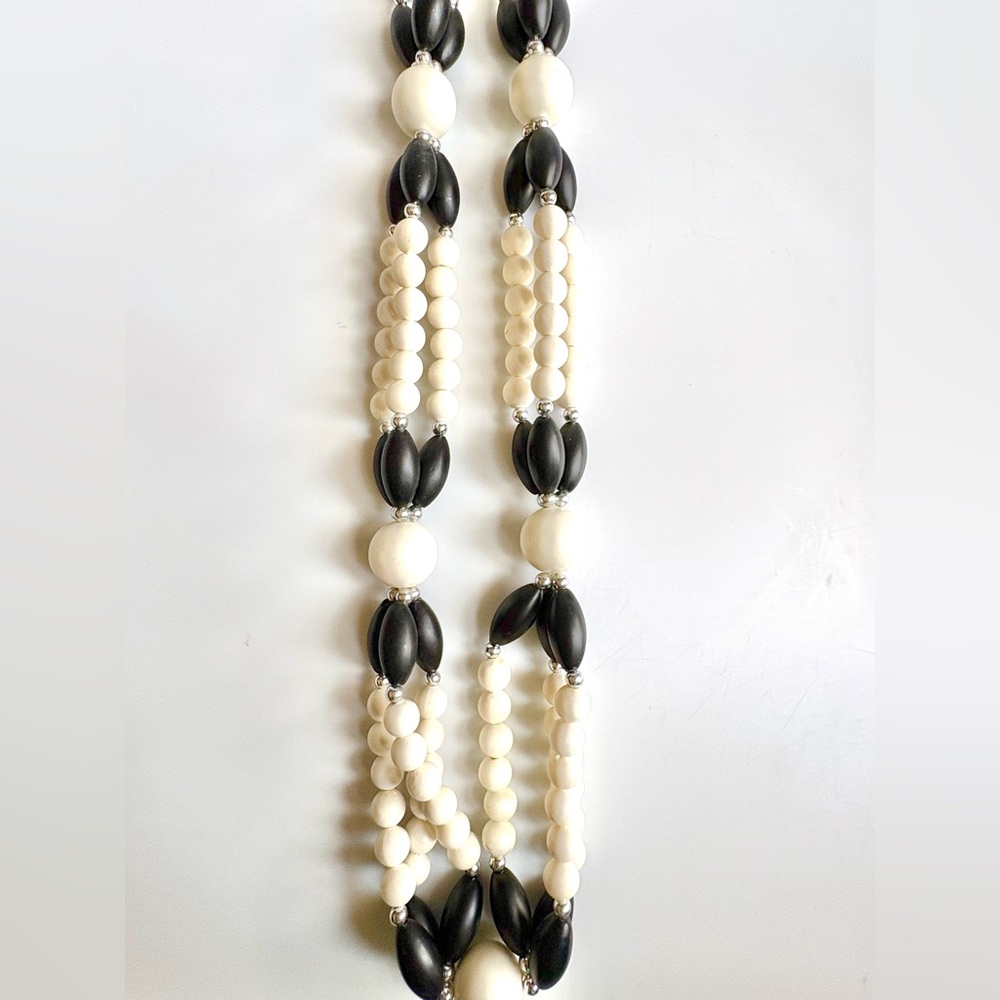 Vintage White & Black Beaded Necklace